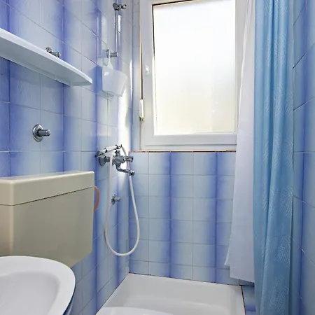 4295a Apartment *